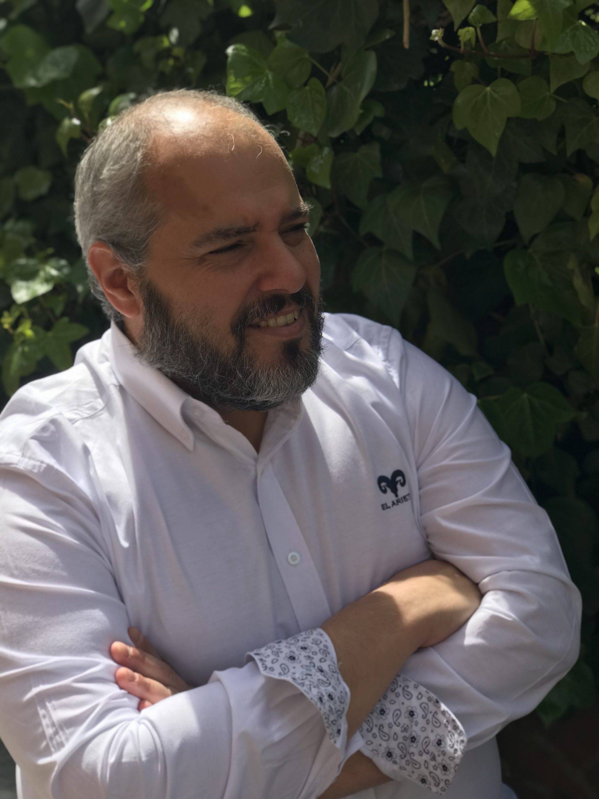 Camisa blanca de hombre oxford